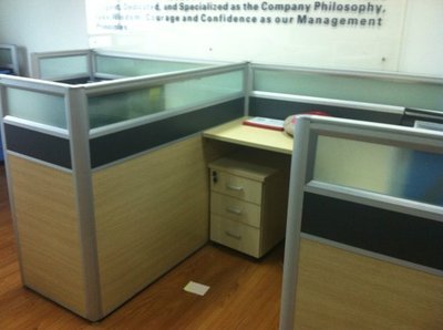 【圖】辦公桌低價轉(zhuǎn)讓 - 江東百丈辦公用品/設備 - 寧波58同城